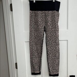 NWT Yelete Black and Cream Leopard Print Leggings